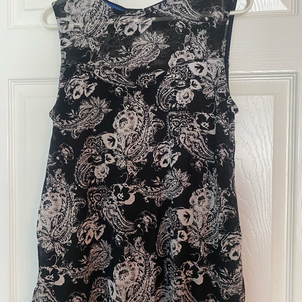 Apt.9 Black and White Paisley Sleeveless Top